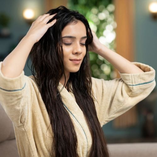Strengthens hair naturally