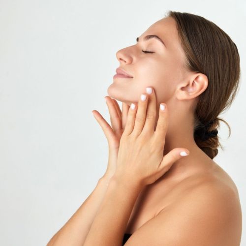 Fights visible signs of aging