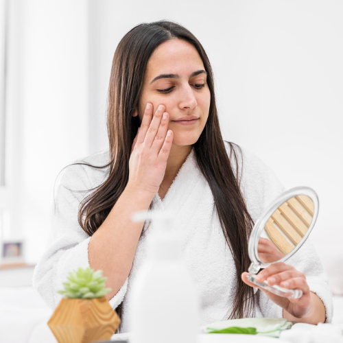 Fights acne & blemishes