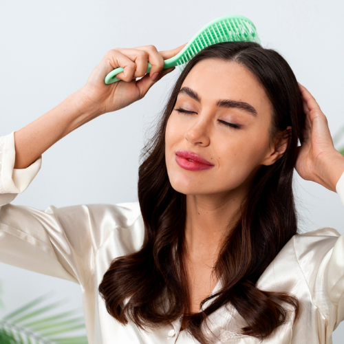 Soothes an irritated scalp